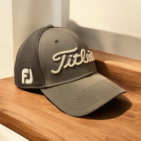 Titleist Pro V1 Front & Back Logo Embroidered Comfort Fit Spandex Cap! - Picture 2 of 9